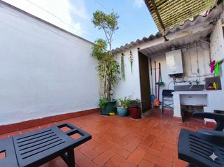 Pis  Carrer de marià aguiló. Amplio piso con patio en poblenou