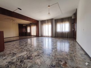 Etagenwohnung  Carrer de francesc macià. ¡oportunidad única! piso espacioso en zona privilegiada