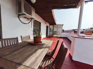 Penthouse in Llefià. Ático con terraza orientado a mar