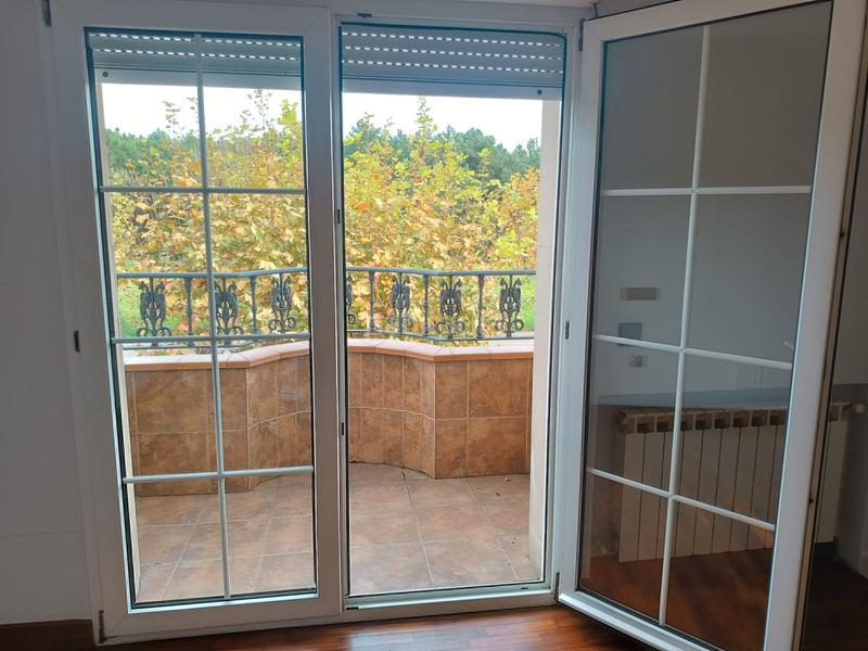 Foto 45a001c8-faac-4f80-b248-6aa219af693f. Chalet with fireplace heating parking pool in Salinas Castrillón