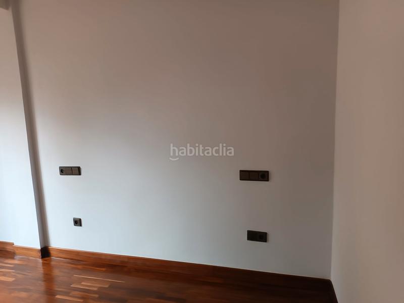 Foto a20d46ff-a48f-4462-8cc5-09c3cd7a647a. Chalet with fireplace heating parking pool in Salinas Castrillón