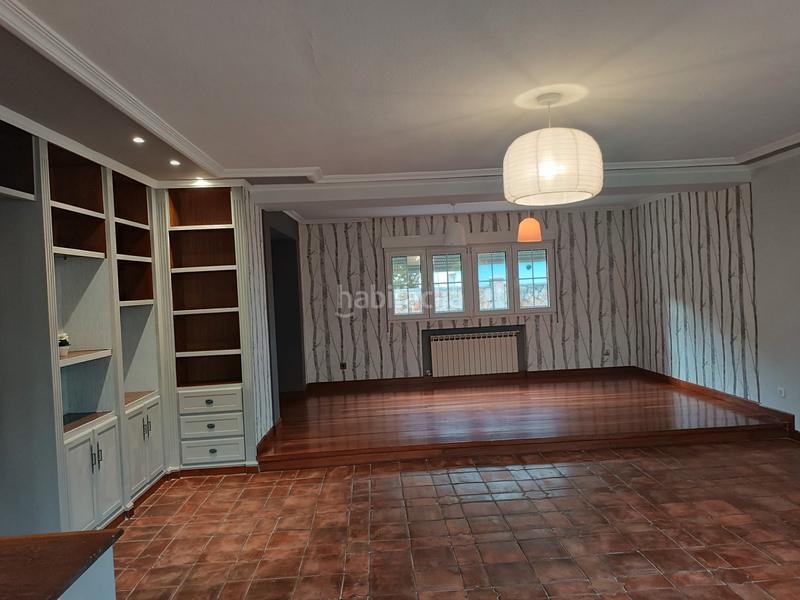 Foto de24ed8a-59e7-48ad-8808-e93a0b009090. Chalet with fireplace heating parking pool in Salinas Castrillón