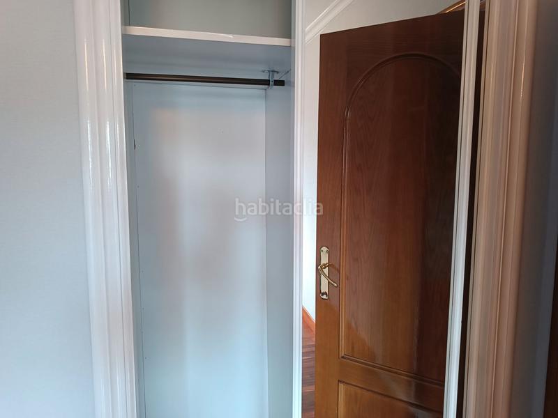 Foto e0bcb2b4-07c9-4bbf-b8a5-957f87d5d237. Chalet with fireplace heating parking pool in Salinas Castrillón