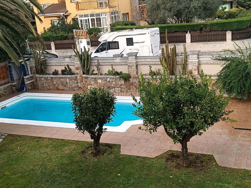 Foto 103c5fa9-b887-495b-af27-63350e6ef9b3. Chalet con camino riscaldamento parcheggio piscina in Castrillón