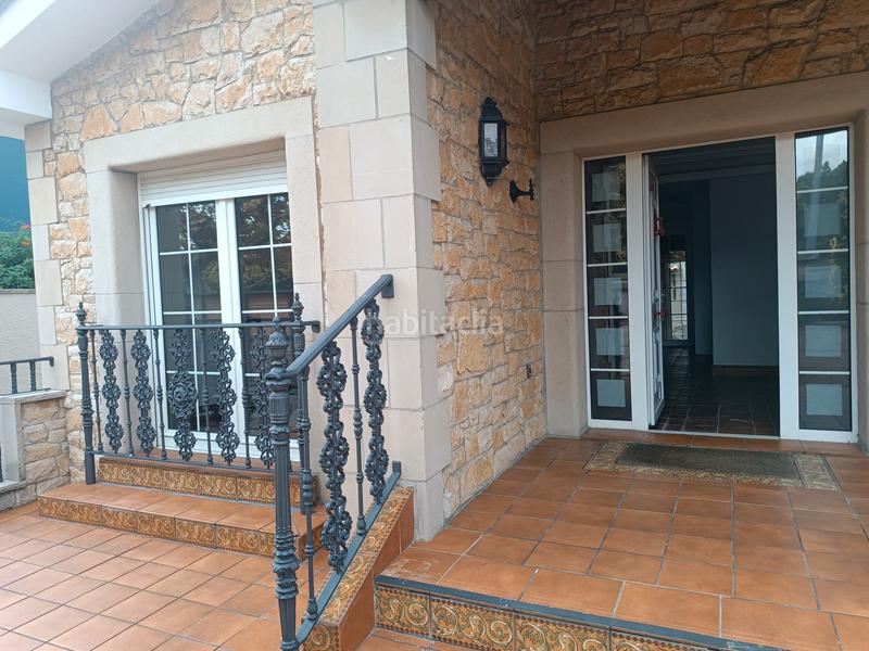 Foto 196a0ad6-6d7a-4ef8-b8db-e78fc1db825b. Chalet con camino riscaldamento parcheggio piscina in Castrillón