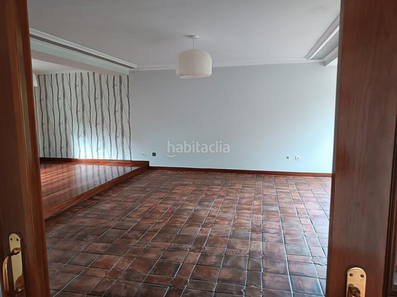 Foto 665d7b84-f657-48d2-bb65-db0d858502ca. Chalet con camino riscaldamento parcheggio piscina in Castrillón