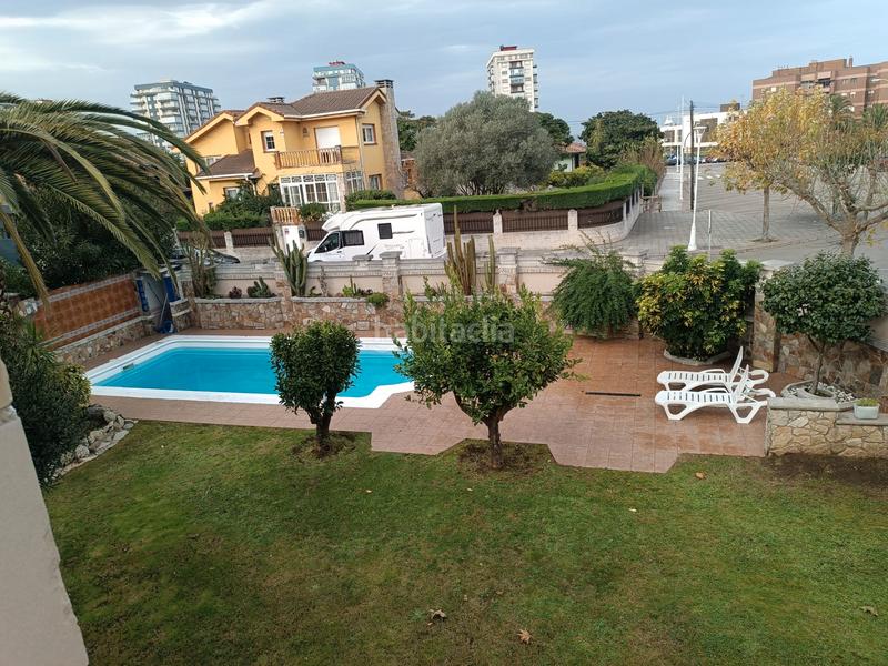 Foto 8fd01658-8289-415e-a200-7647fbb6e536. Chalet con camino riscaldamento parcheggio piscina in Castrillón