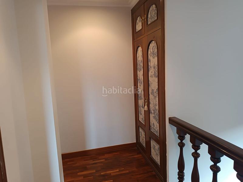 Foto be1ec147-a765-42ba-8679-55a6a02807b1. Chalet con camino riscaldamento parcheggio piscina in Castrillón