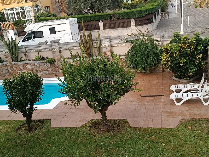 Foto d5327f48-2beb-45ec-a31c-63a052518aa8. Chalet con camino riscaldamento parcheggio piscina in Castrillón