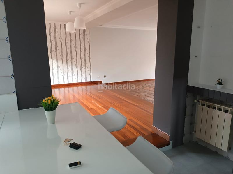 Foto dab4a4d9-2c7e-41e0-acf5-36a810b06373. Xalet amb xemeneia calefacció aparcament piscina a Castrillón