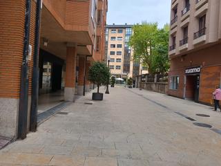 Local Comercial en Calle Julia de la Riva 3
