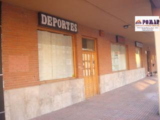 Local commercial à Calle soria 18. Local de 124,85 m2 útiles en zona sur, junto hospital provincial
