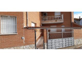 Chalet  N/a. Chalet en venta como nuevo y patio principal de 40 metros