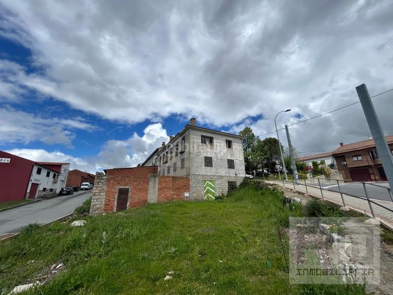 Foto 3d33fc35-02c6-473e-859e-82f04f6eb17b. Edifici a Navas del Marqués (Las)