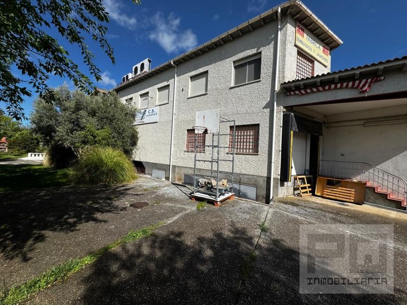 Foto 15b4fbca-d755-4871-be58-3d117f204743. Rent industrial building in Muñogalindo