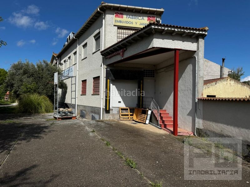 Foto fa90cc20-29cc-4f6a-97bb-e580b7f52c3a. Rent industrial building in Muñogalindo