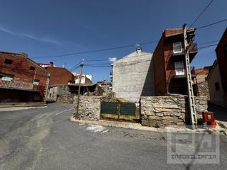 Terrain résidentiel  N/a. Terreno a la venta en el centro de la localidad de navandrinal