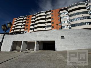 Etagenwohnung  Calle manuel gomez moreno. Apartamento con vistas mucha luz y plaza de garajetrastero
