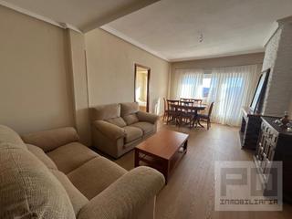 Lloguer Pis  Calle aniceto marinas. Amplio piso de 3 dormitorios en alquiler en el centro