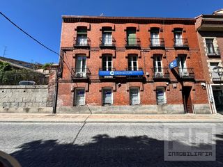 Rent Ground floor  Calle arevalo. Alquiler para oficina o vivienda por acondicionar