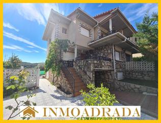 Maison  Urbanización la moraleda. Inmoadrada vende bonito chalet céntrico con amplia parcela