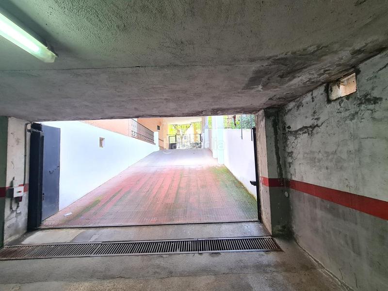 Foto acc5405b-9b70-41c2-ada4-077a808f088f. Parking coche plaza garaje doble céntrica en Adrada (La)
