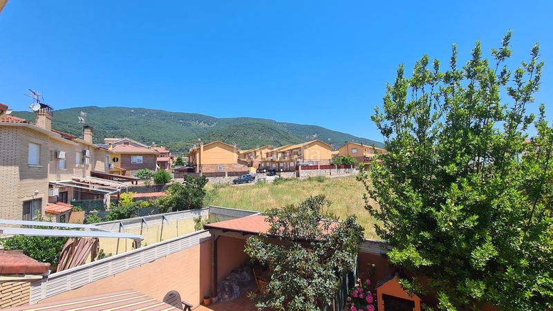 Foto aa245c3d-5dd1-40bc-9eec-3c8957b55051. Casa amb piscina a Adrada (La)