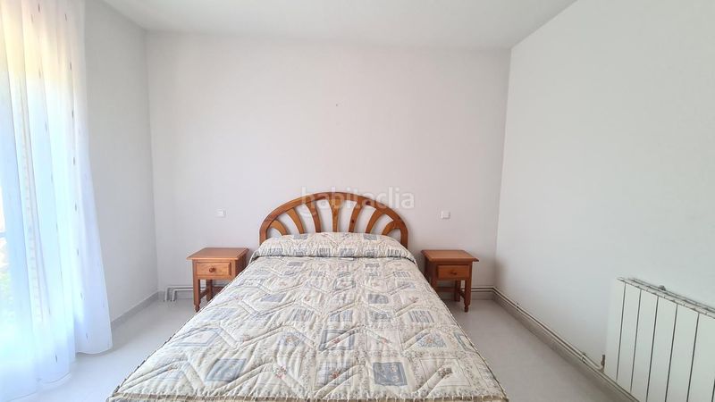 Foto c603ab6c-6130-4698-9a1a-93a216197764. Casa amb piscina a Adrada (La)