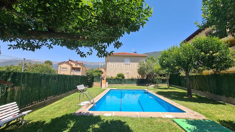 Foto d3105fed-64c5-4718-9135-6ea3a9a93985. Casa amb piscina a Adrada (La)