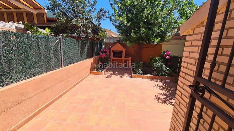 Foto eeee1e3a-e400-439e-9940-616893d9dac0. Casa amb piscina a Adrada (La)