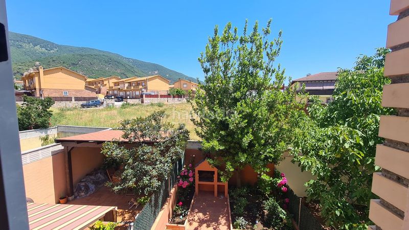 Foto f421f99e-e262-43d9-990f-b35e01c71a55. Casa amb piscina a Adrada (La)