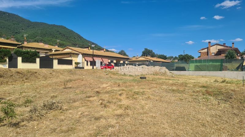 Foto 80ef7b0b-3b3c-4f3e-8781-6ec118589243. Terreny residencial a Adrada (La)