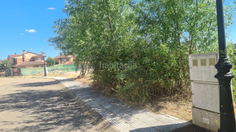 Foto e265efc3-14d7-4a3d-88c5-8ff2c6292da2. Terreny residencial a Adrada (La)