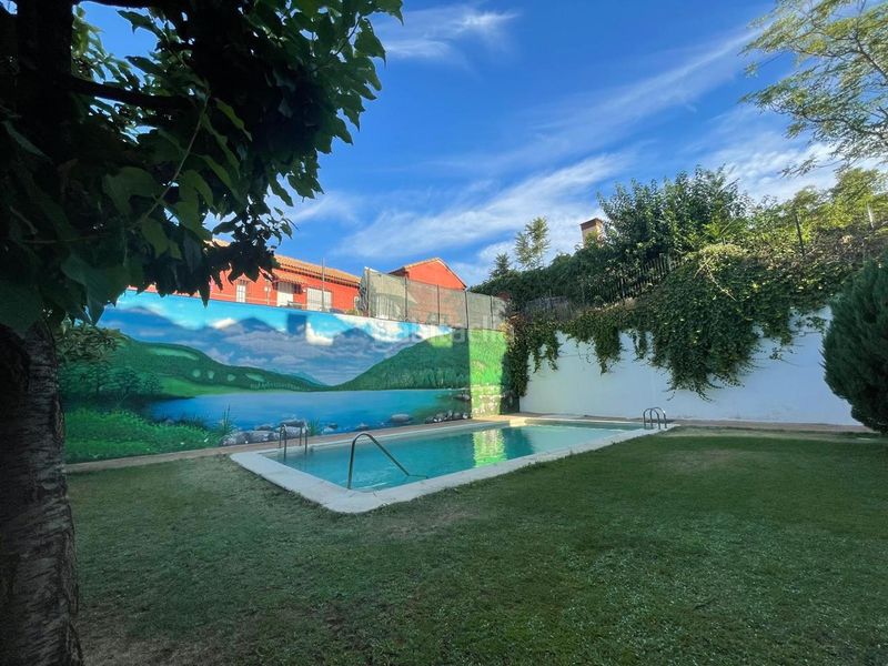 Foto fe207046-82fe-4f25-8bc2-3a7a587ef0a3. Duplex con piscina in Piedralaves