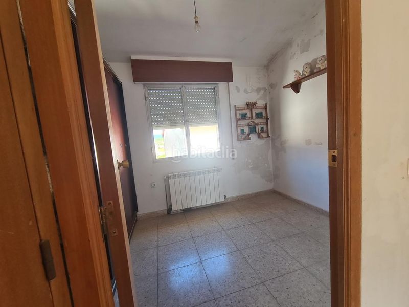 Foto c7808e5d-1ce8-4a40-bea7-3bc35cb6d5a0. Casa adossada a Adrada (La)