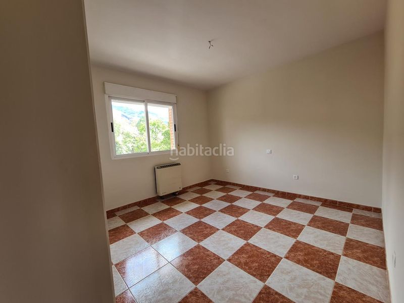 Foto 2b452990-5172-41c3-b06f-bdd313e4871d. Casa aparellada amb calefacció a Adrada (La)