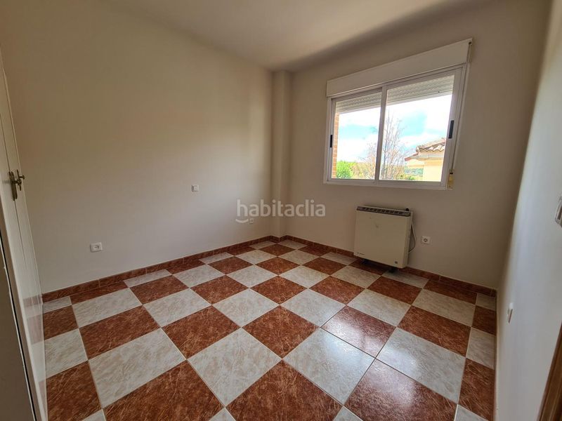 Foto 4409aba2-5d1c-4d61-a3ce-ff97a1d2d6ef. Casa aparellada amb calefacció a Adrada (La)