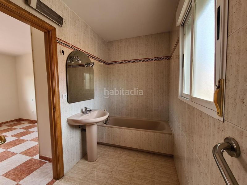 Foto 560ef5cf-5e62-4e0a-b475-0b296f65ea55. Casa aparellada amb calefacció a Adrada (La)