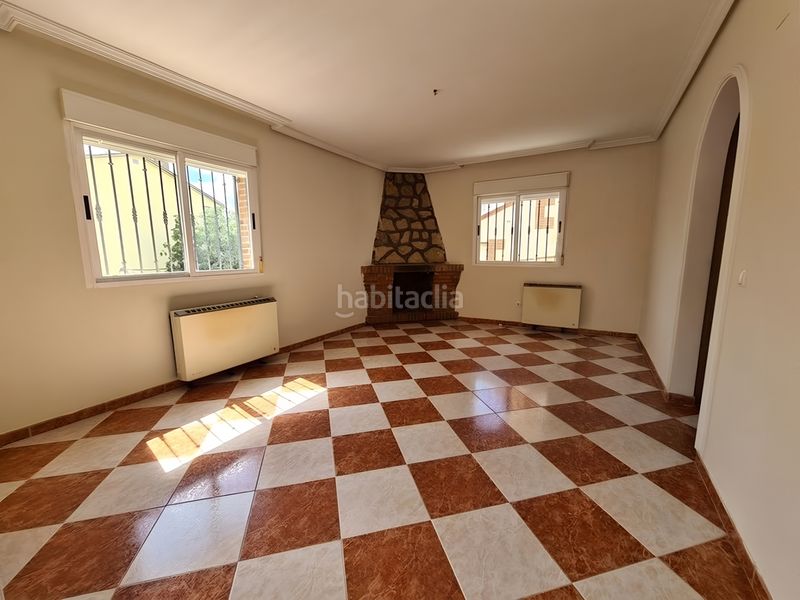 Foto 9134a487-df3e-4f05-b977-31bd0ad3552b. Casa aparellada amb calefacció a Adrada (La)