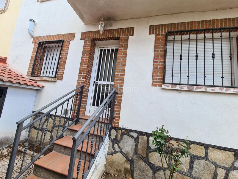 Foto a52b589f-9c0b-4b6f-adb4-caf7d4c90e99. Casa aparellada amb calefacció a Adrada (La)