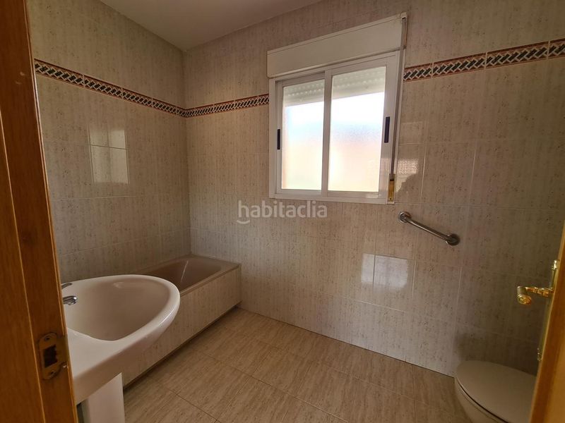 Foto be17b74c-f75a-4d93-8a3e-6e8ee27b3126. Casa aparellada amb calefacció a Adrada (La)