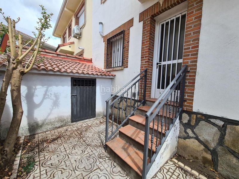 Foto c2cae21b-429e-4c7e-927d-f22d6b80b2f7. Casa aparellada amb calefacció a Adrada (La)