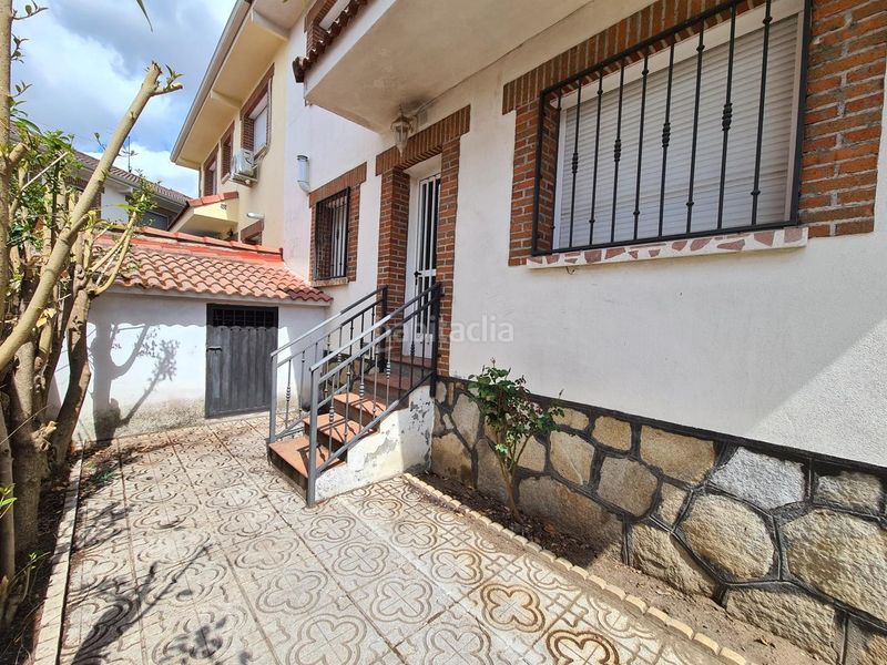 Foto cb7ce104-3ca1-4c97-9fab-b07e57820d09. Casa aparellada amb calefacció a Adrada (La)