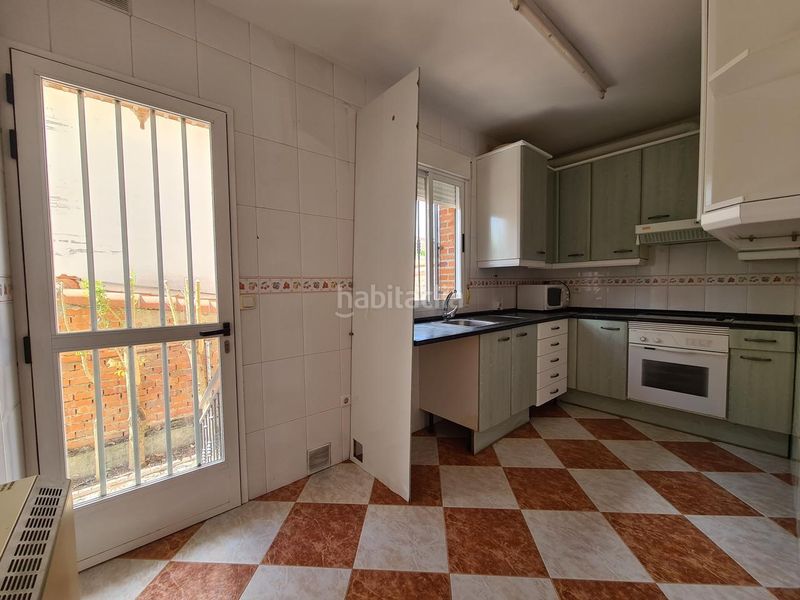 Foto de107f57-4557-44b8-b01e-0bb2ca6e4b3e. Casa aparellada amb calefacció a Adrada (La)