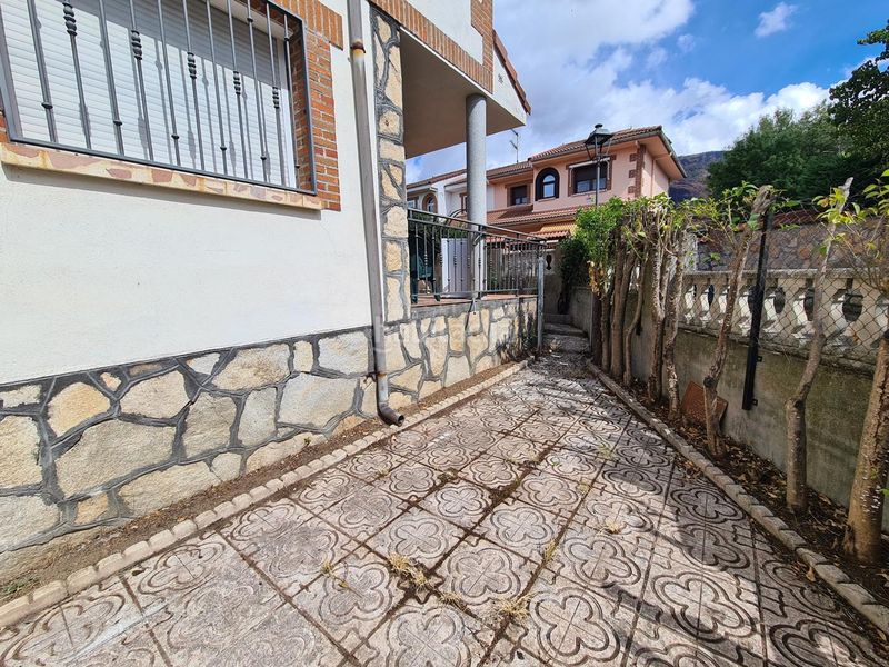 Foto edf6c94d-4e34-4c86-bb1d-28151509ff21. Casa aparellada amb calefacció a Adrada (La)