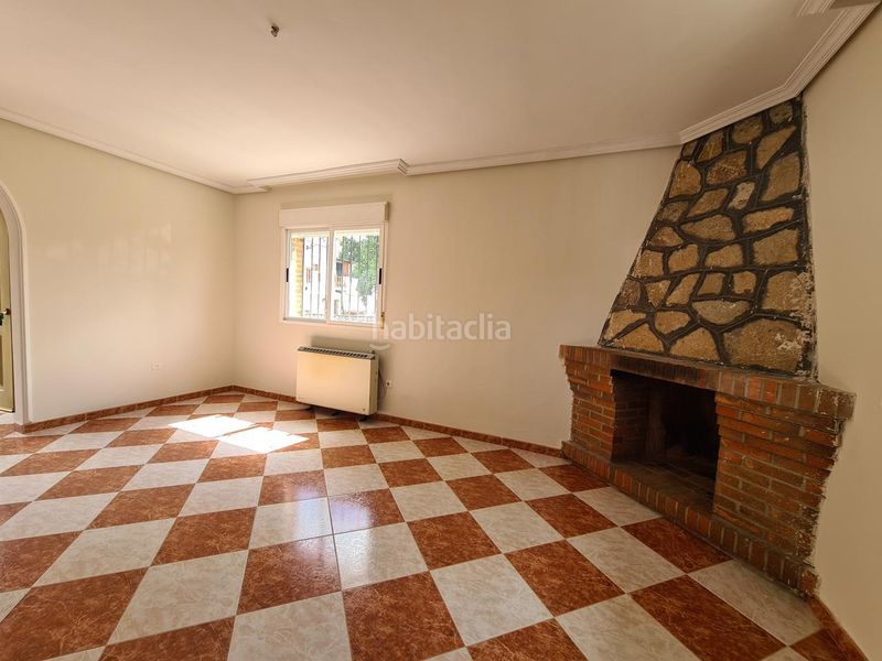 Foto f2b63cfd-03be-4bdd-9473-bd4d8c7fbfb0. Casa aparellada amb calefacció a Adrada (La)