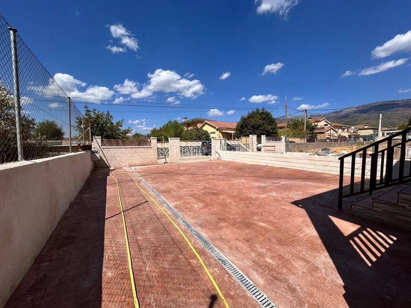 Foto cc9c6284-ff1b-4068-b793-7271484a5fa6. Casa amb piscina a Adrada (La)