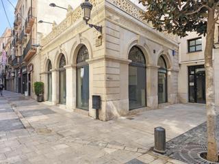 Rent Business premise  Calle jesus. Local comercial premium en el corazón de reus visibilidad y éxit