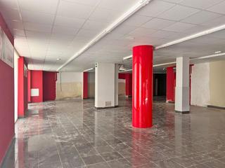 Lloguer Local Comercial  Vint-i-dos. Local comercial en zona central de bonavista.