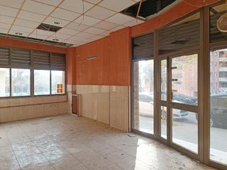 Location Local commercial  Baix penedes. Local comercial esquinero en bloc baix penedés, sant pere i sant